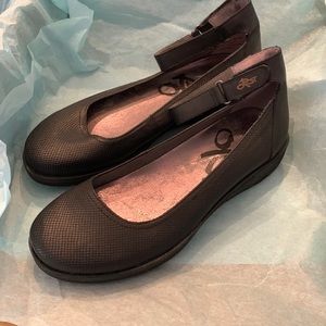 OTBT Scamper Black  Low Wedge Platform Ankle Strap Shoes - Women’s size 9